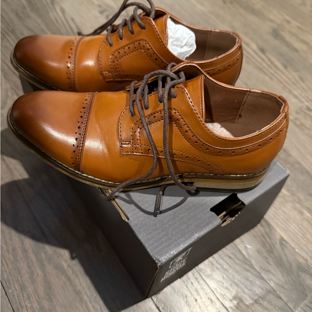 Boys Dress Shoes. Color: Cognac. Size: 1
